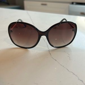 Tommy Hilfiger sunnies